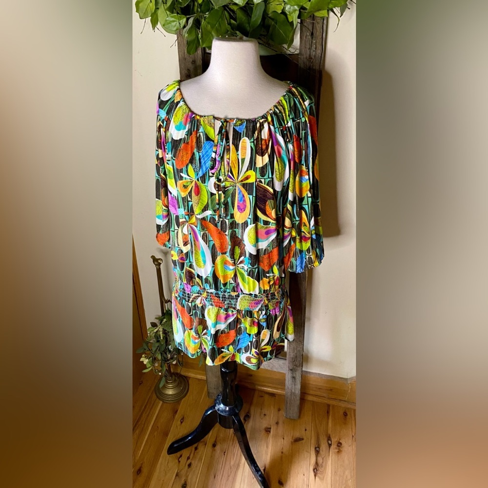 💥Trina Turk Multicolored Split Sleeve Smocked Waist Top Size S💥